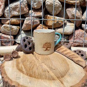 Tasse mit Baummotiv