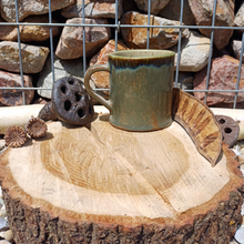 Lade das Bild in den Galerie-Viewer, Tasse mit Blattmotiv
